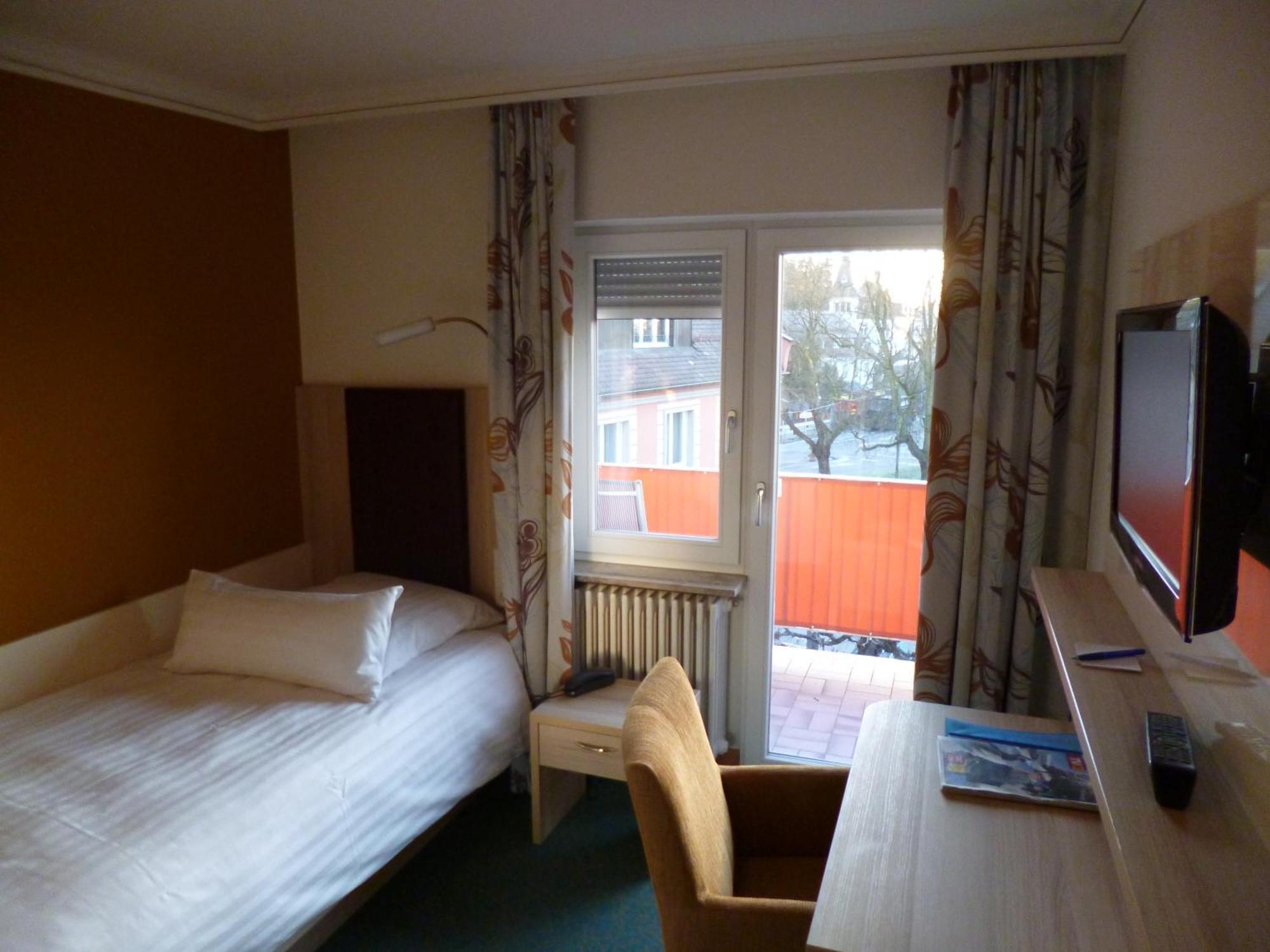 Hotel Ochsen Uberlingen Room photo